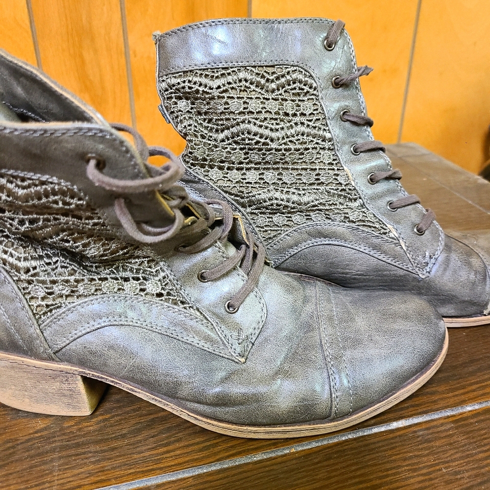 Roxy lace up boots women's size 11US - Picture 1 of 5